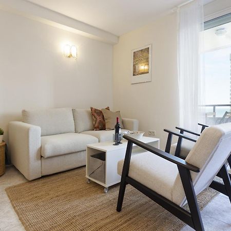 Beachfront Apartment With Terrace And Seaviews Fuengirola Zewnętrze zdjęcie