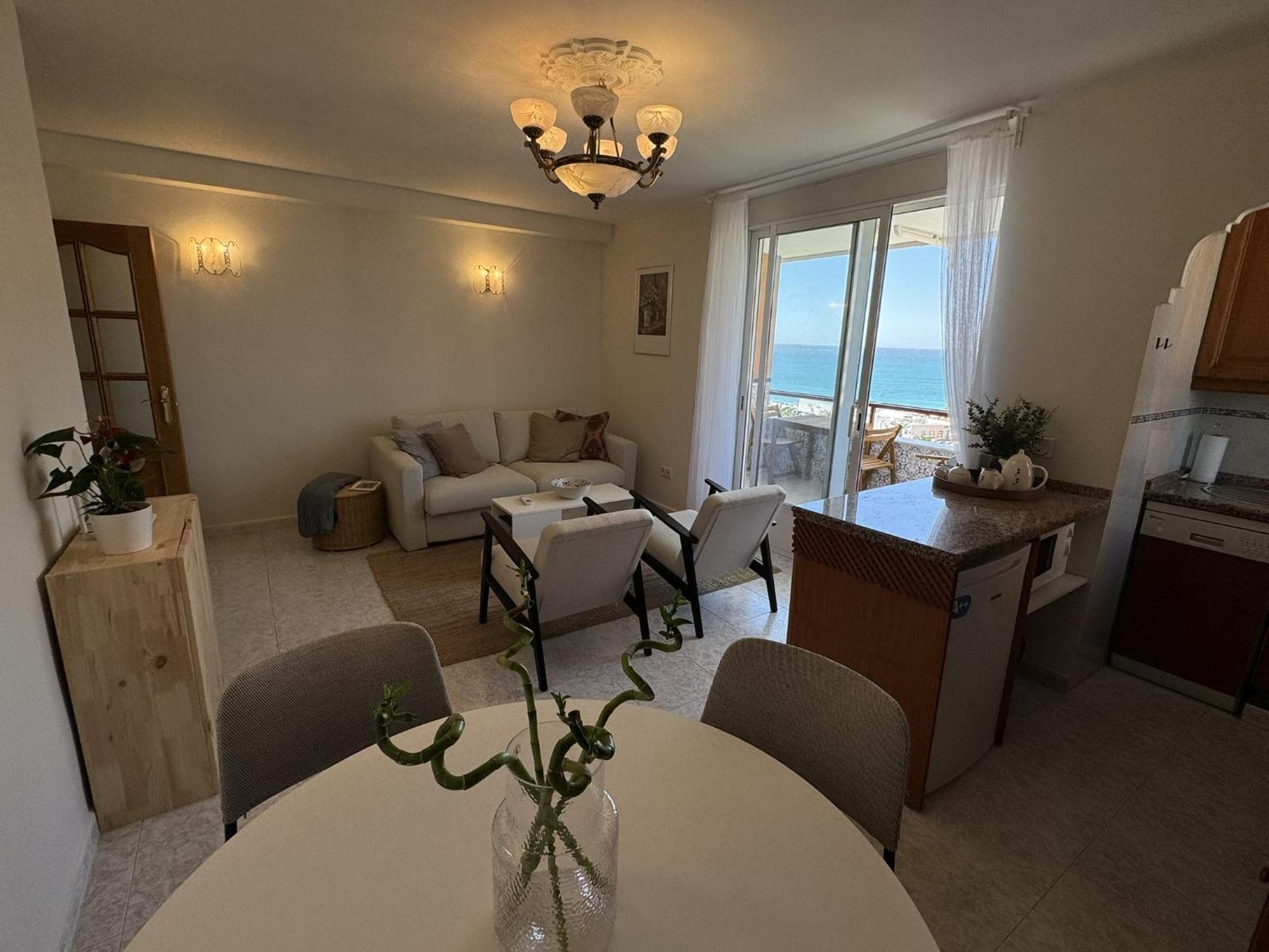 Beachfront Apartment With Terrace And Seaviews Fuengirola Zewnętrze zdjęcie